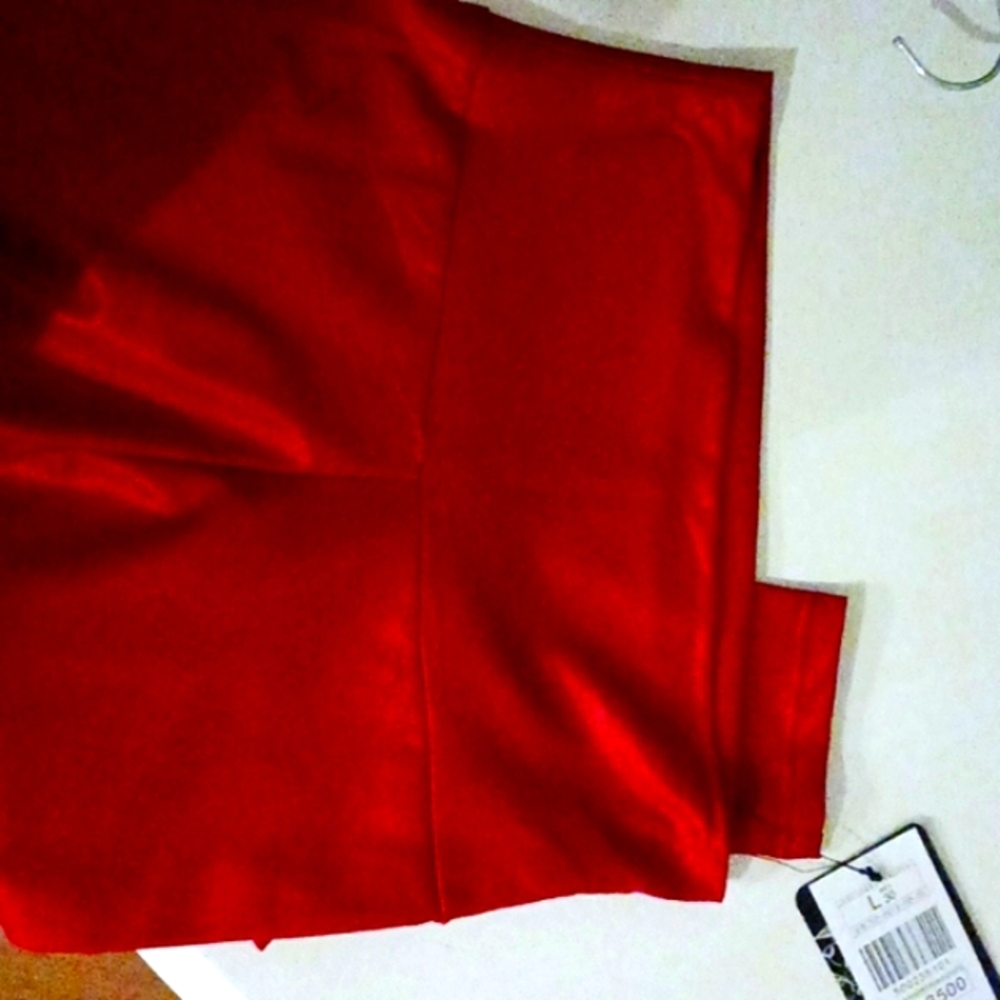 Red Form-Fitting Leggings with Wide Waistband
